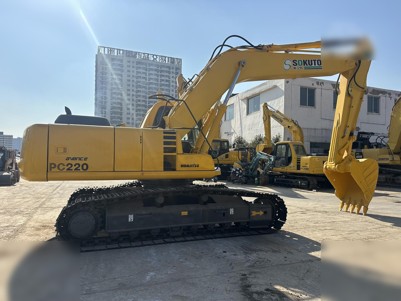 KOMATSU PC220-6 - Rupsgraafmachine: afbeelding 4 KOMATSU PC220-6 - Rupsgraafmachine: afbeelding 4