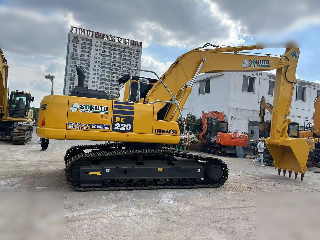 KOMATSU PC220-8 - Rupsgraafmachine: afbeelding 1 KOMATSU PC220-8 - Rupsgraafmachine: afbeelding 1