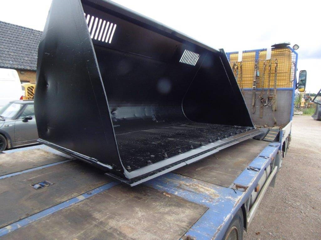 Drivex 5 kubik Passande Volvo L150-220 med bultat skär - Bak voor Bouwmachine: afbeelding 1 Drivex 5 kubik Passande Volvo L150-220 med bultat skär - Bak voor Bouwmachine: afbeelding 1