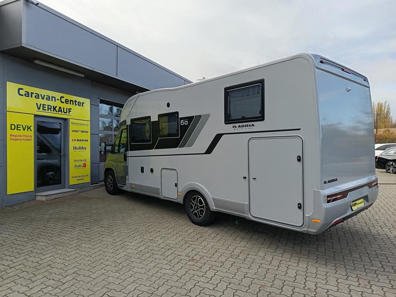Adria Matrix 60Y 670 SL 4,4t*JUBILEE*MARKISE*LED*NAVI* - Half integraal camper: afbeelding 4 Adria Matrix 60Y 670 SL 4,4t*JUBILEE*MARKISE*LED*NAVI* - Half integraal camper: afbeelding 4