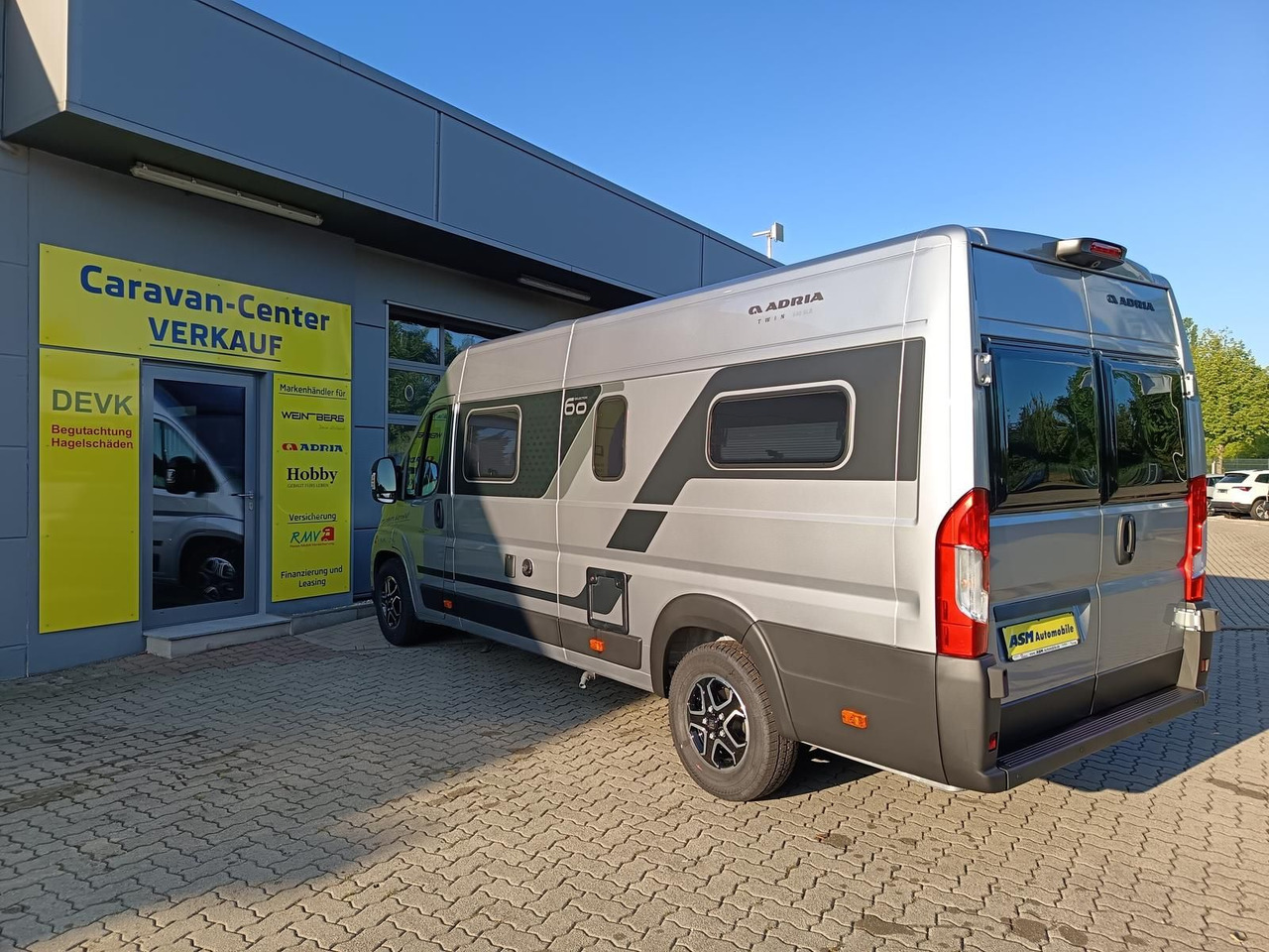 Adria Twin "60Y" 640 SLB*180 PS*4,25t MAXI*COMBI D 6E* - Buscamper: afbeelding 2 Adria Twin "60Y" 640 SLB*180 PS*4,25t MAXI*COMBI D 6E* - Buscamper: afbeelding 2