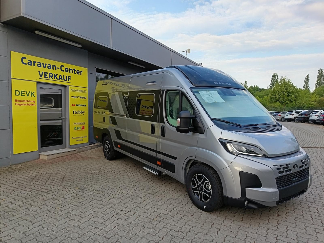 Adria Twin "60Y" 640 SLB*180 PS*4,25t MAXI*COMBI D 6E* - Buscamper: afbeelding 2 Adria Twin "60Y" 640 SLB*180 PS*4,25t MAXI*COMBI D 6E* - Buscamper: afbeelding 2