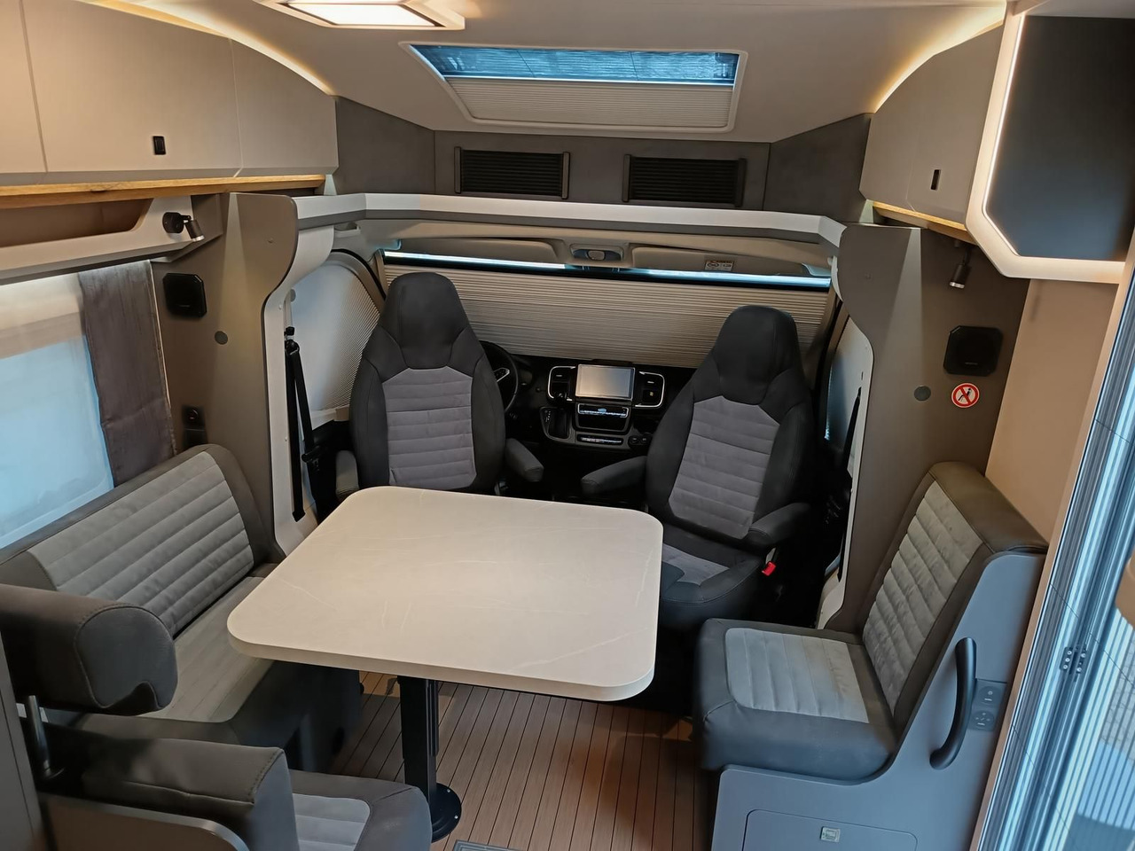 Half integraal camper Hobby PRESTIGE T 710 GE 132kW 4,4 t*AUTOMATIK*LITHIUM*: afbeelding 14 Half integraal camper Hobby PRESTIGE T 710 GE 132kW 4,4 t*AUTOMATIK*LITHIUM*: afbeelding 14