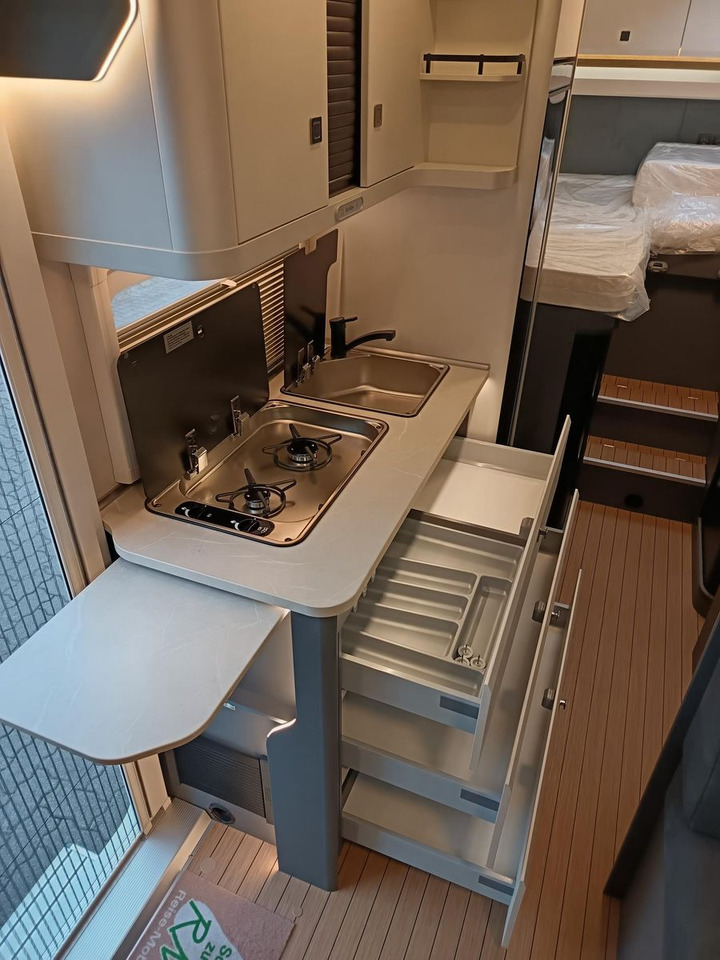 Half integraal camper Hobby PRESTIGE T 710 GE 132kW 4,4 t*AUTOMATIK*LITHIUM*: afbeelding 17 Half integraal camper Hobby PRESTIGE T 710 GE 132kW 4,4 t*AUTOMATIK*LITHIUM*: afbeelding 17