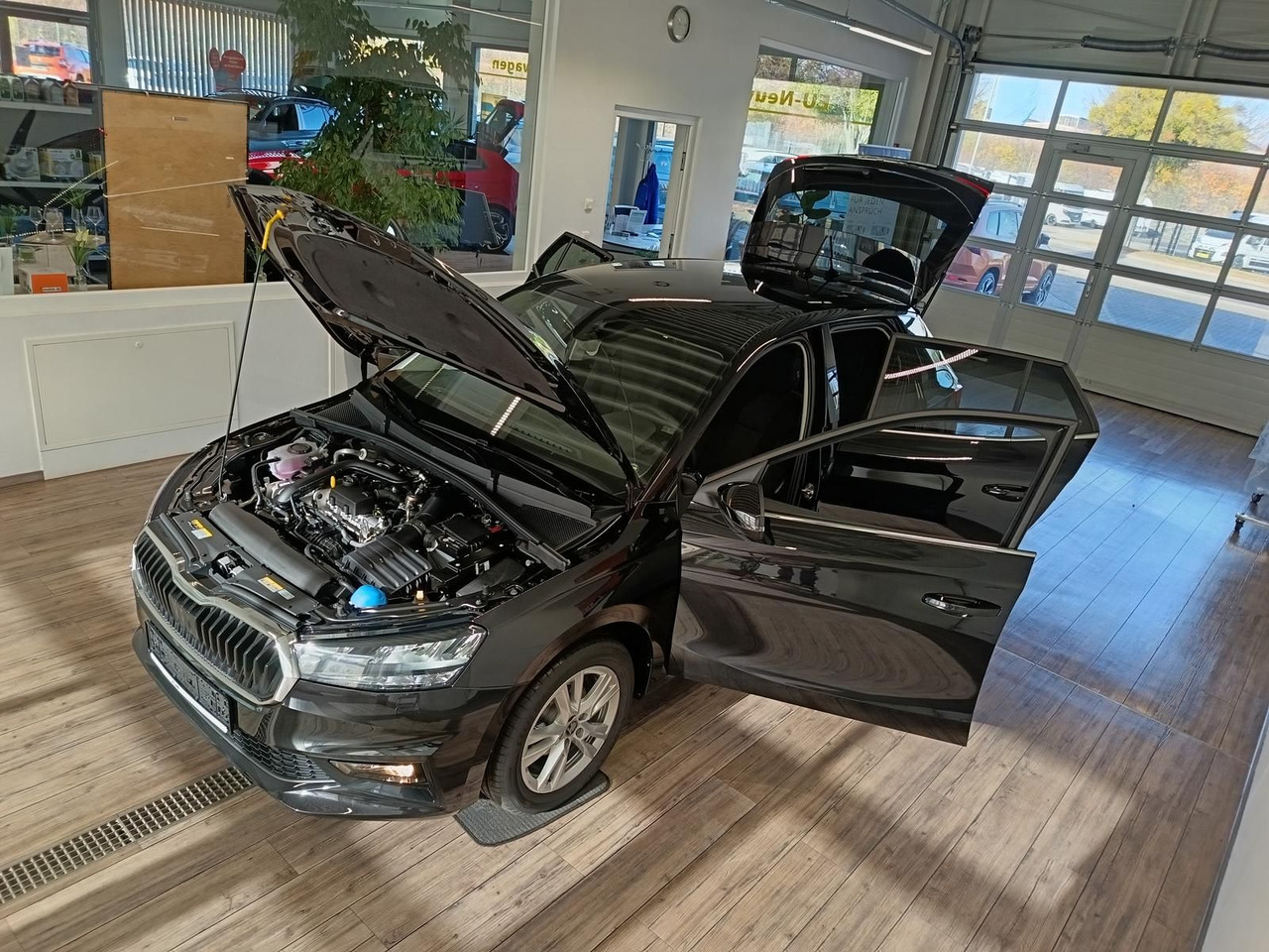 Skoda Fabia 130 Jahre 1,0 TSI*AHK-VORBER.*5J.GARANTIE* - Sedan: afbeelding 2 Skoda Fabia 130 Jahre 1,0 TSI*AHK-VORBER.*5J.GARANTIE* - Sedan: afbeelding 2