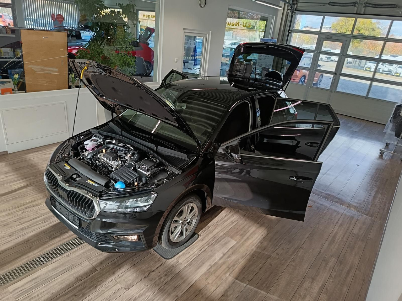 Skoda Fabia 130 Jahre 1,0TSI DSG*AHK-VORBER.*LED*R-KAM - Sedan: afbeelding 2 Skoda Fabia 130 Jahre 1,0TSI DSG*AHK-VORBER.*LED*R-KAM - Sedan: afbeelding 2