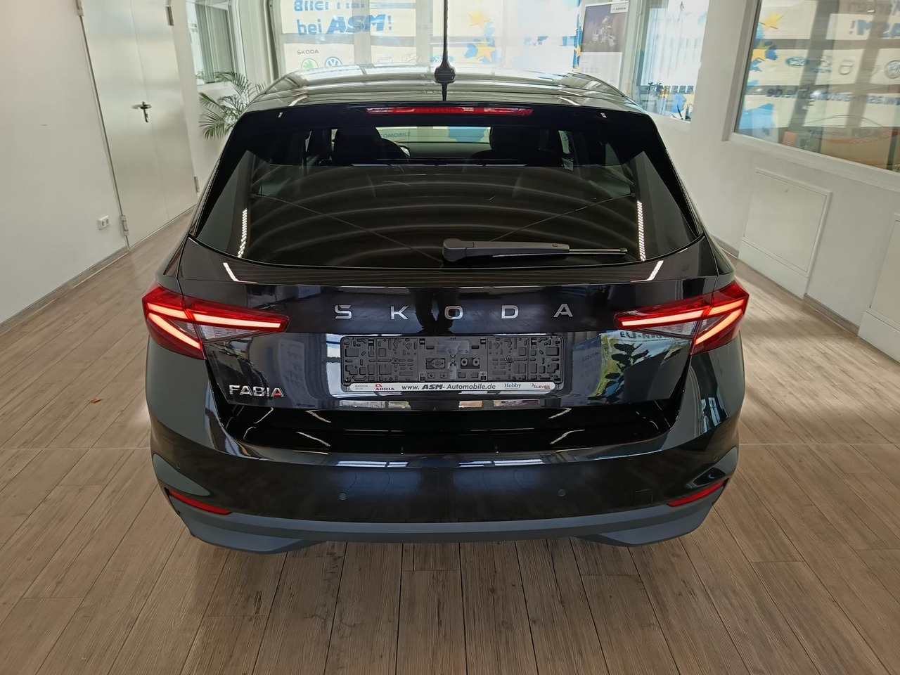 Skoda Fabia 130 Jahre 1,0TSI DSG*AHK-VORBER.*LED*R-KAM - Sedan: afbeelding 5 Skoda Fabia 130 Jahre 1,0TSI DSG*AHK-VORBER.*LED*R-KAM - Sedan: afbeelding 5