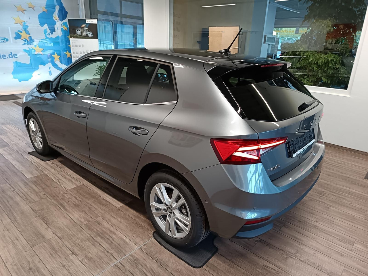 Skoda Fabia 30 Jahre DSG*VORBER.AHK*LED*R-KAM*TEMP*DAB - Sedan: afbeelding 4 Skoda Fabia 30 Jahre DSG*VORBER.AHK*LED*R-KAM*TEMP*DAB - Sedan: afbeelding 4