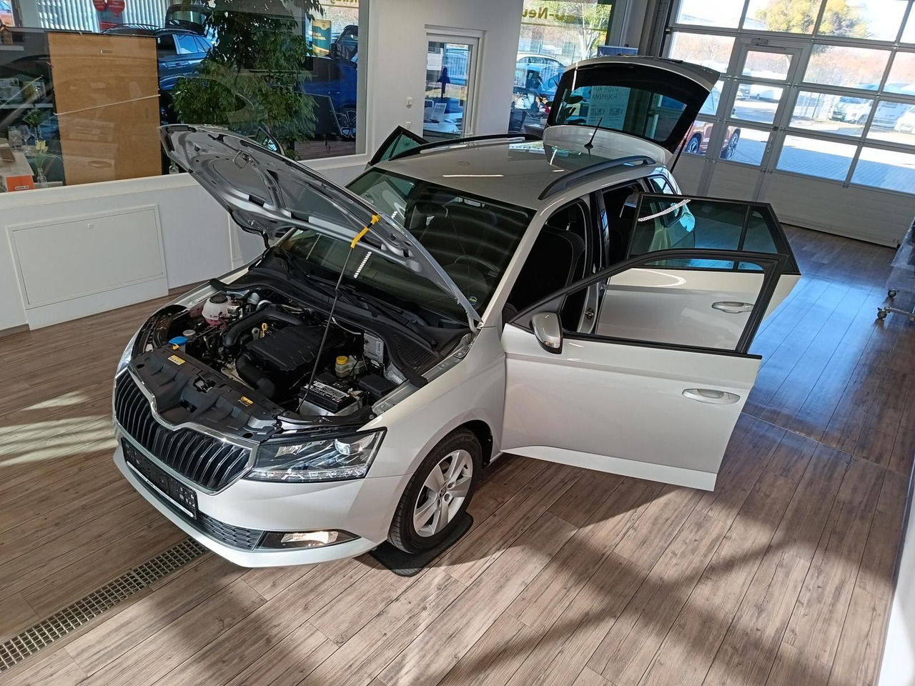 Skoda Fabia Combi Style 1.0 TSI*AHK*LED*R-KAM*PDC*SHZ* - Stationwagen: afbeelding 2 Skoda Fabia Combi Style 1.0 TSI*AHK*LED*R-KAM*PDC*SHZ* - Stationwagen: afbeelding 2