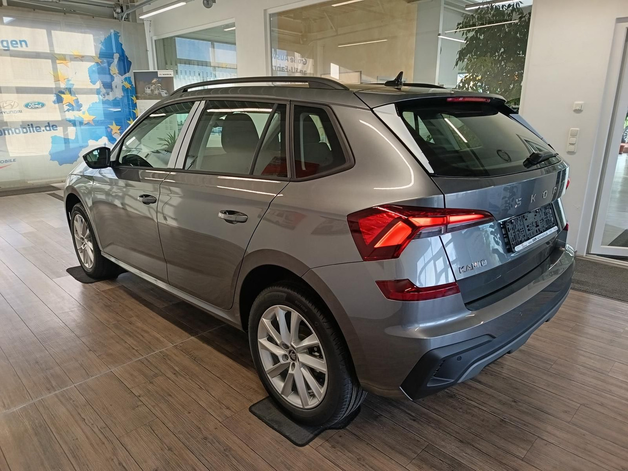 Skoda Kamiq 130 Jahre 1,5TSI DSG*AHK*ACC*LED*R-KAM*PDC - SUV: afbeelding 4 Skoda Kamiq 130 Jahre 1,5TSI DSG*AHK*ACC*LED*R-KAM*PDC - SUV: afbeelding 4