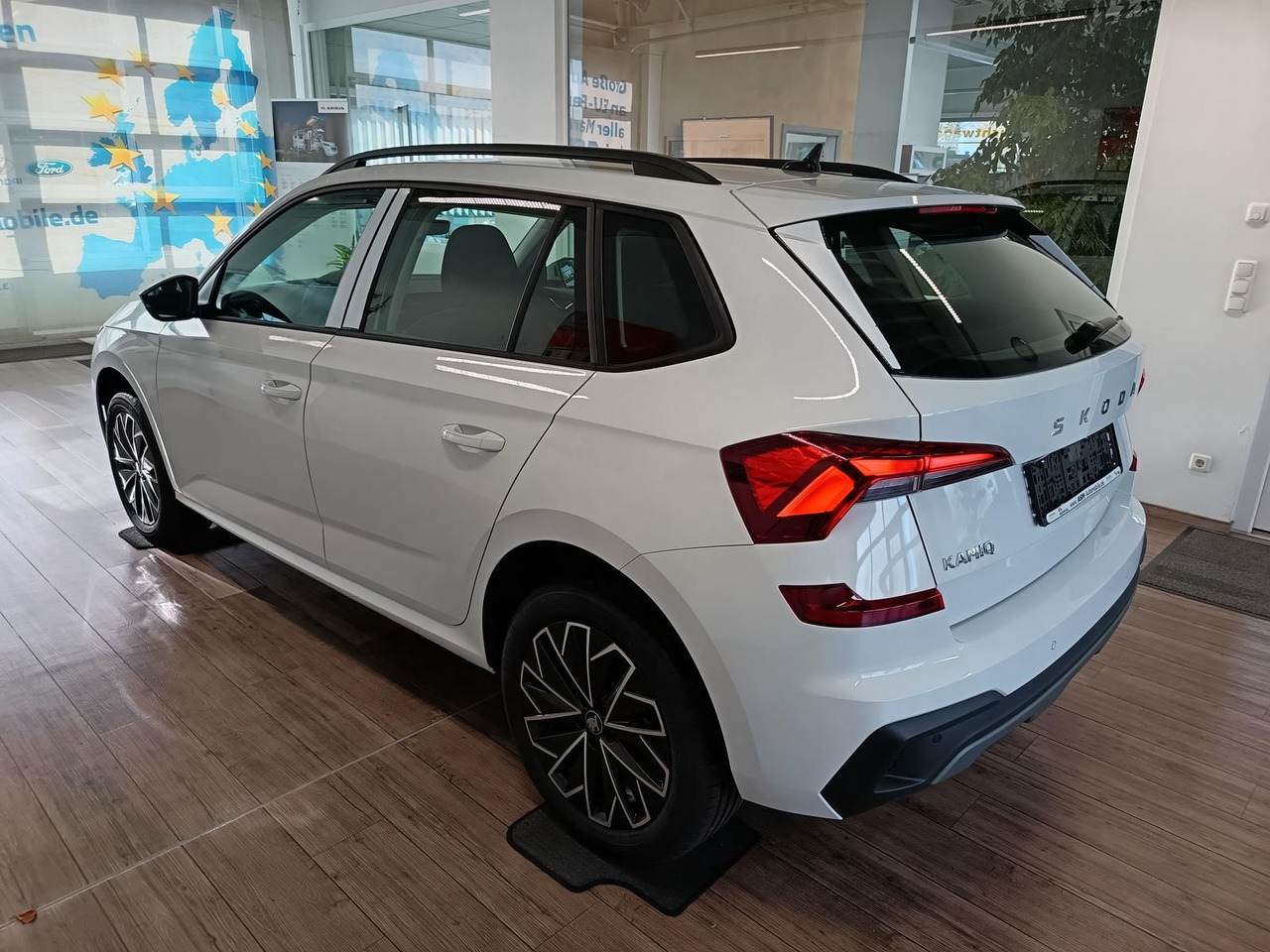 Skoda Kamiq 130 Jahre 1,5TSI DSG*AHK*ACC*LED*R-KAM*PDC - SUV: afbeelding 4 Skoda Kamiq 130 Jahre 1,5TSI DSG*AHK*ACC*LED*R-KAM*PDC - SUV: afbeelding 4