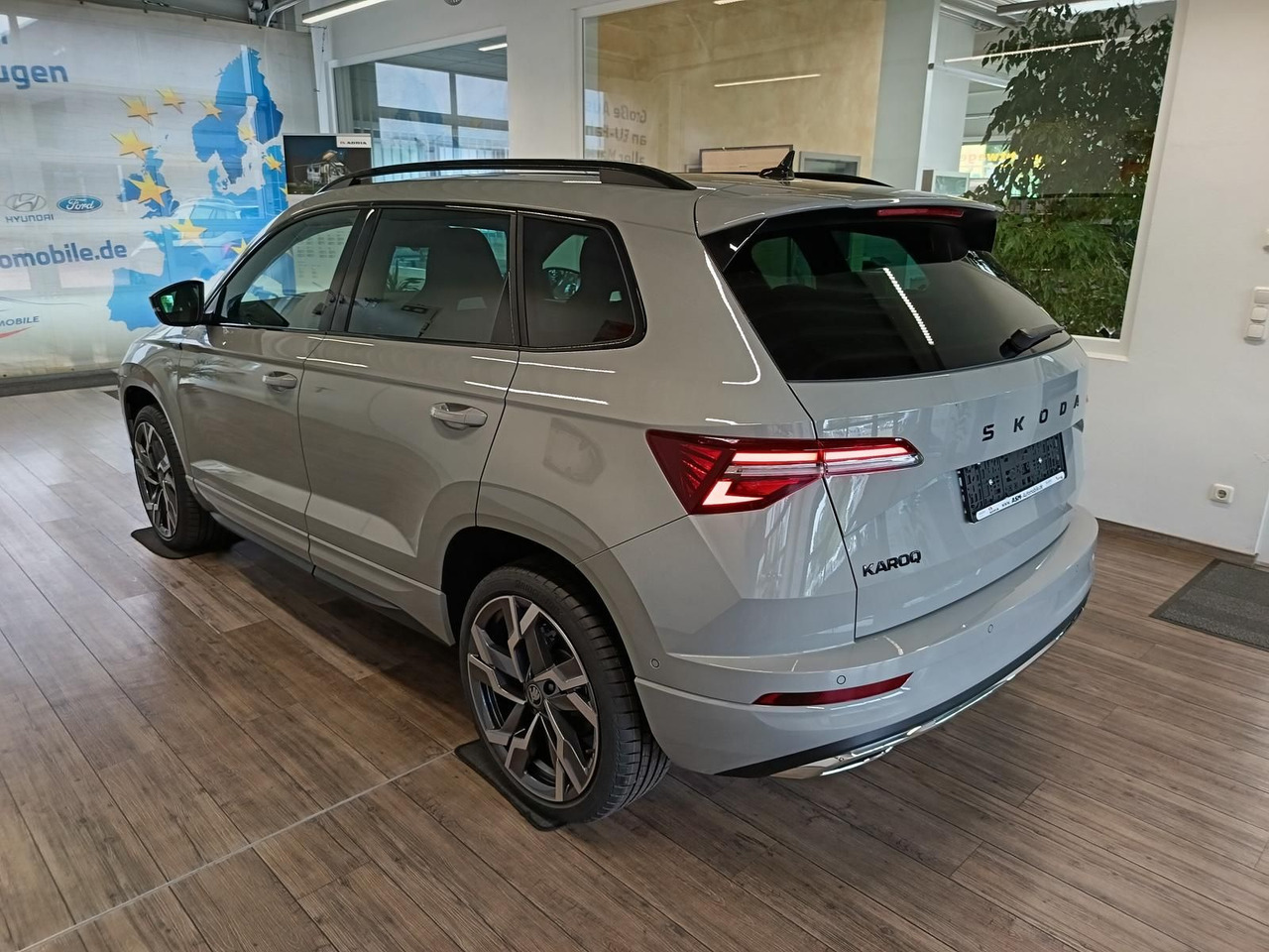 Skoda Karoq Sportline 1,5 TSI DSG*AHK*PSD*STD.HZG*NAVI - SUV: afbeelding 4 Skoda Karoq Sportline 1,5 TSI DSG*AHK*PSD*STD.HZG*NAVI - SUV: afbeelding 4