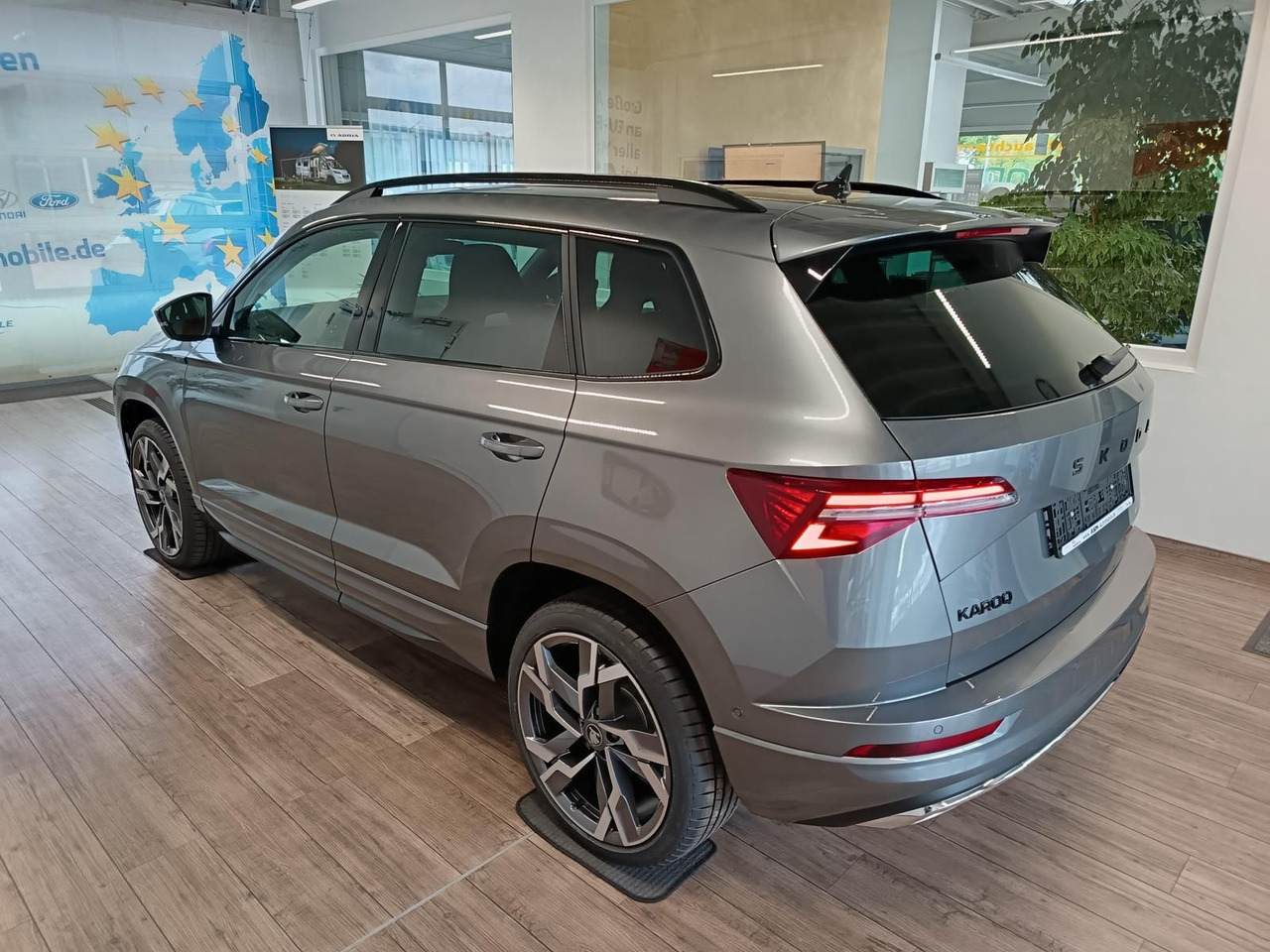 Skoda Karoq Sportline 1,5 TSI DSG*AHK*PSD*STD.HZG*NAVI - SUV: afbeelding 4 Skoda Karoq Sportline 1,5 TSI DSG*AHK*PSD*STD.HZG*NAVI - SUV: afbeelding 4