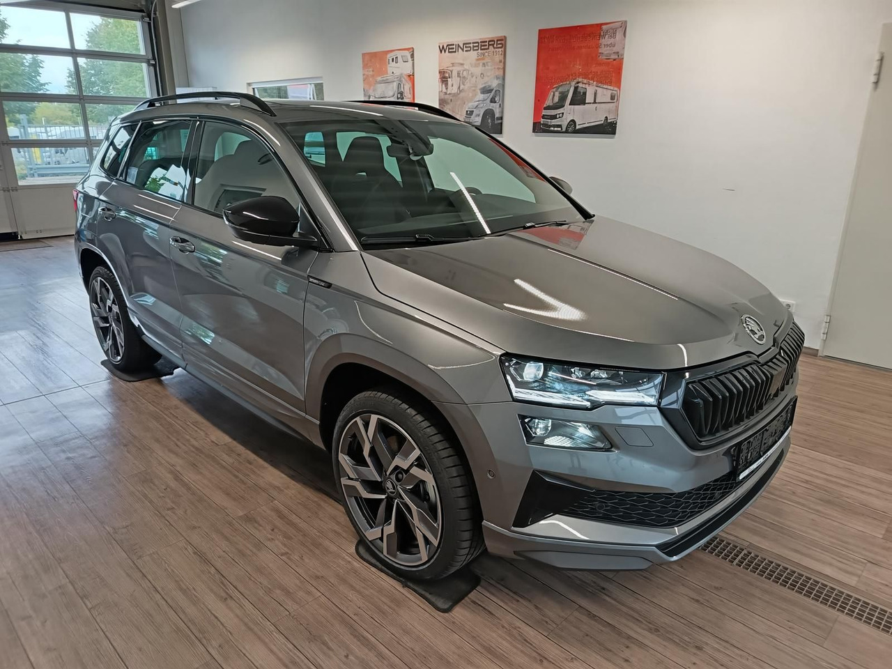 Skoda Karoq Sportline 1,5 TSI DSG*AHK*PSD*STD.HZG*NAVI - SUV: afbeelding 3 Skoda Karoq Sportline 1,5 TSI DSG*AHK*PSD*STD.HZG*NAVI - SUV: afbeelding 3