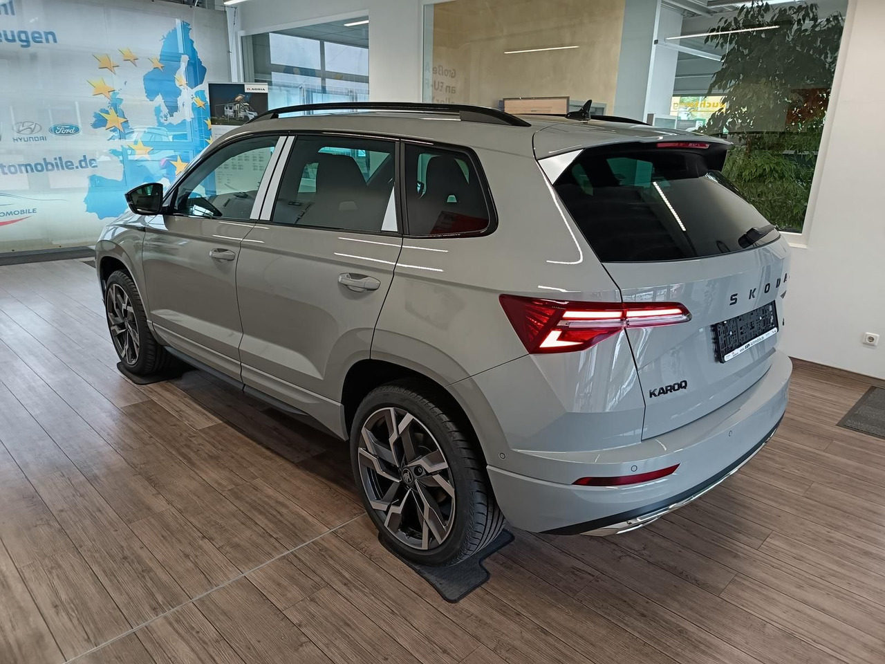 Skoda Karoq Sportline 2,0 TDI DSG 4x4*AHK*PSD*STD.HZG* - SUV: afbeelding 4 Skoda Karoq Sportline 2,0 TDI DSG 4x4*AHK*PSD*STD.HZG* - SUV: afbeelding 4