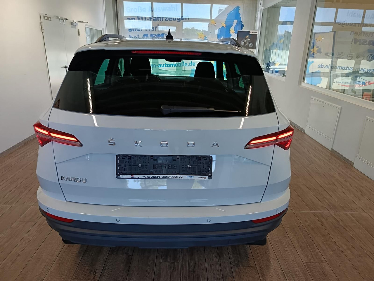 Skoda Karoq Style 1,5TSI DSG*AHK-VORBER*NAVI*LED*R-KAM - SUV: afbeelding 5 Skoda Karoq Style 1,5TSI DSG*AHK-VORBER*NAVI*LED*R-KAM - SUV: afbeelding 5