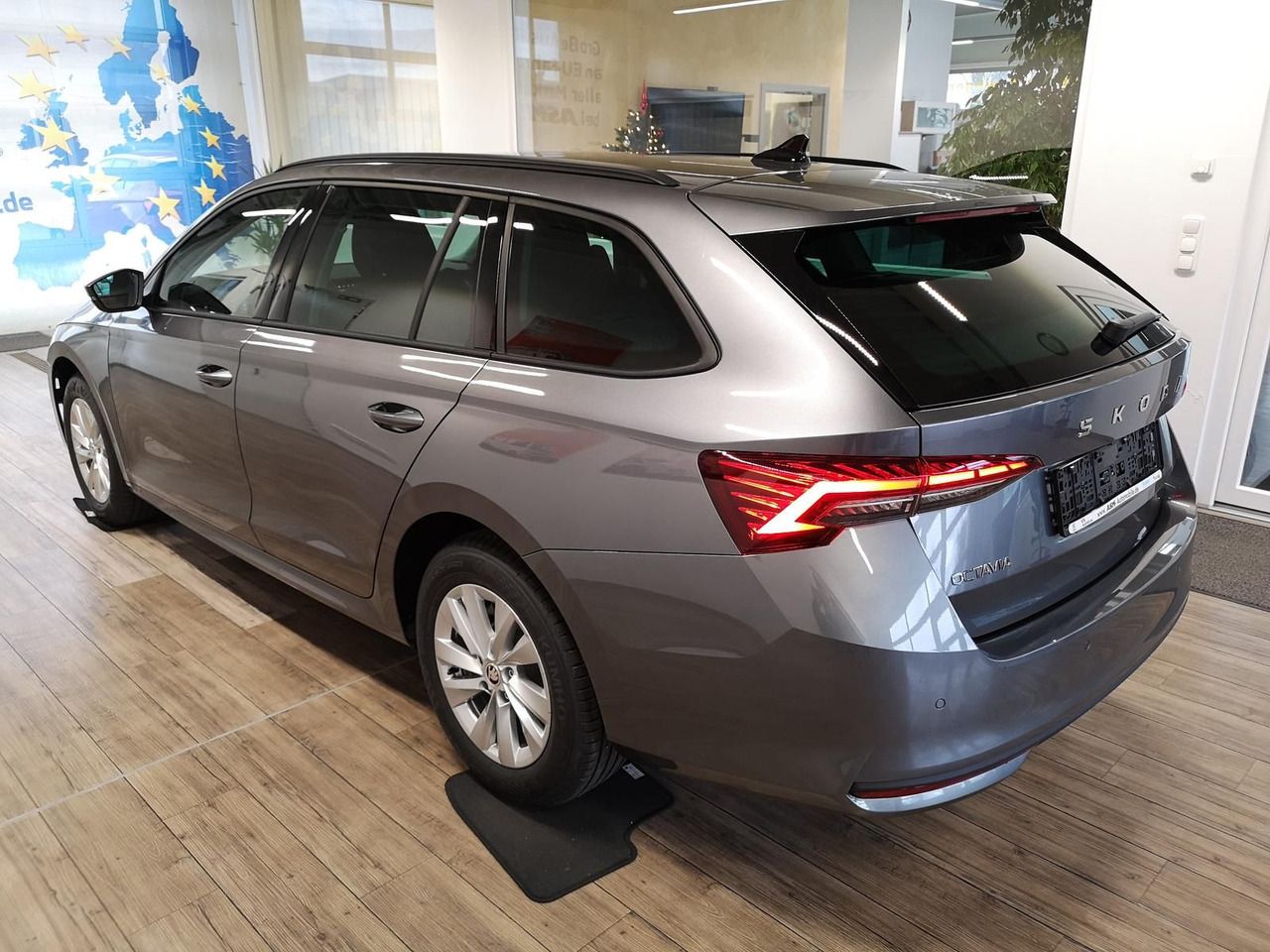 Skoda Octavia Combi Selection DSG*R-KAM*LED*DAB*2xPDC* - Stationwagen: afbeelding 3 Skoda Octavia Combi Selection DSG*R-KAM*LED*DAB*2xPDC* - Stationwagen: afbeelding 3