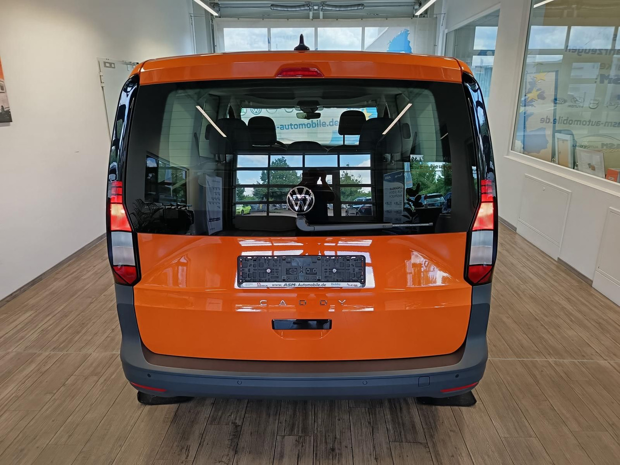 Volkswagen Caddy 2.0 TDI 75 kW*PDC*TEMP*DAB*KLIMA*5-SITZER* - Stationwagen: afbeelding 5 Volkswagen Caddy 2.0 TDI 75 kW*PDC*TEMP*DAB*KLIMA*5-SITZER* - Stationwagen: afbeelding 5
