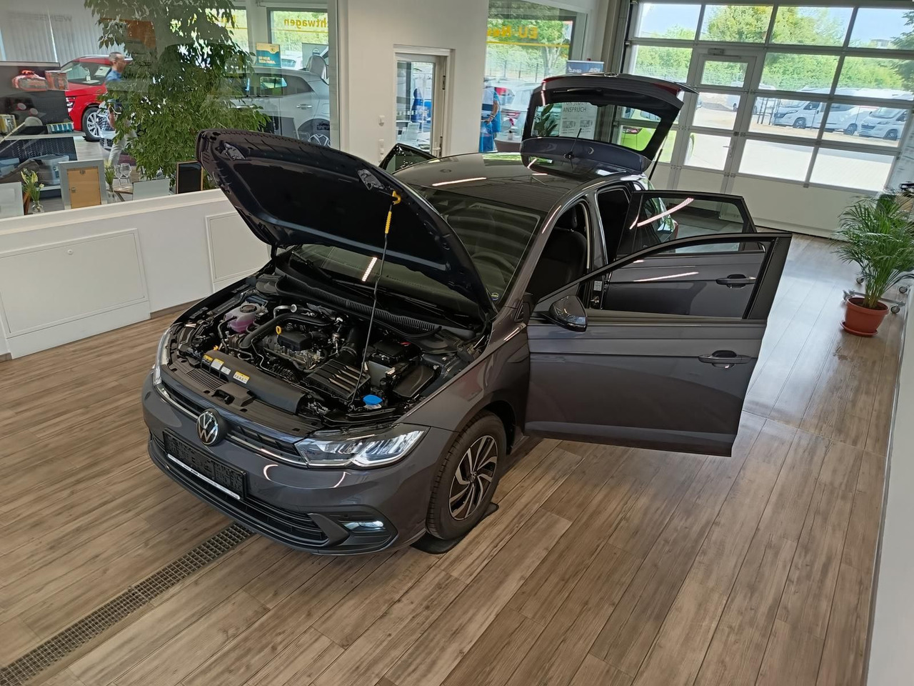 Volkswagen Polo Life 1.0 TSI 70kW DSG*LED*ACC*R-KAM*DAB*PDC - Personenwagen: afbeelding 2 Volkswagen Polo Life 1.0 TSI 70kW DSG*LED*ACC*R-KAM*DAB*PDC - Personenwagen: afbeelding 2