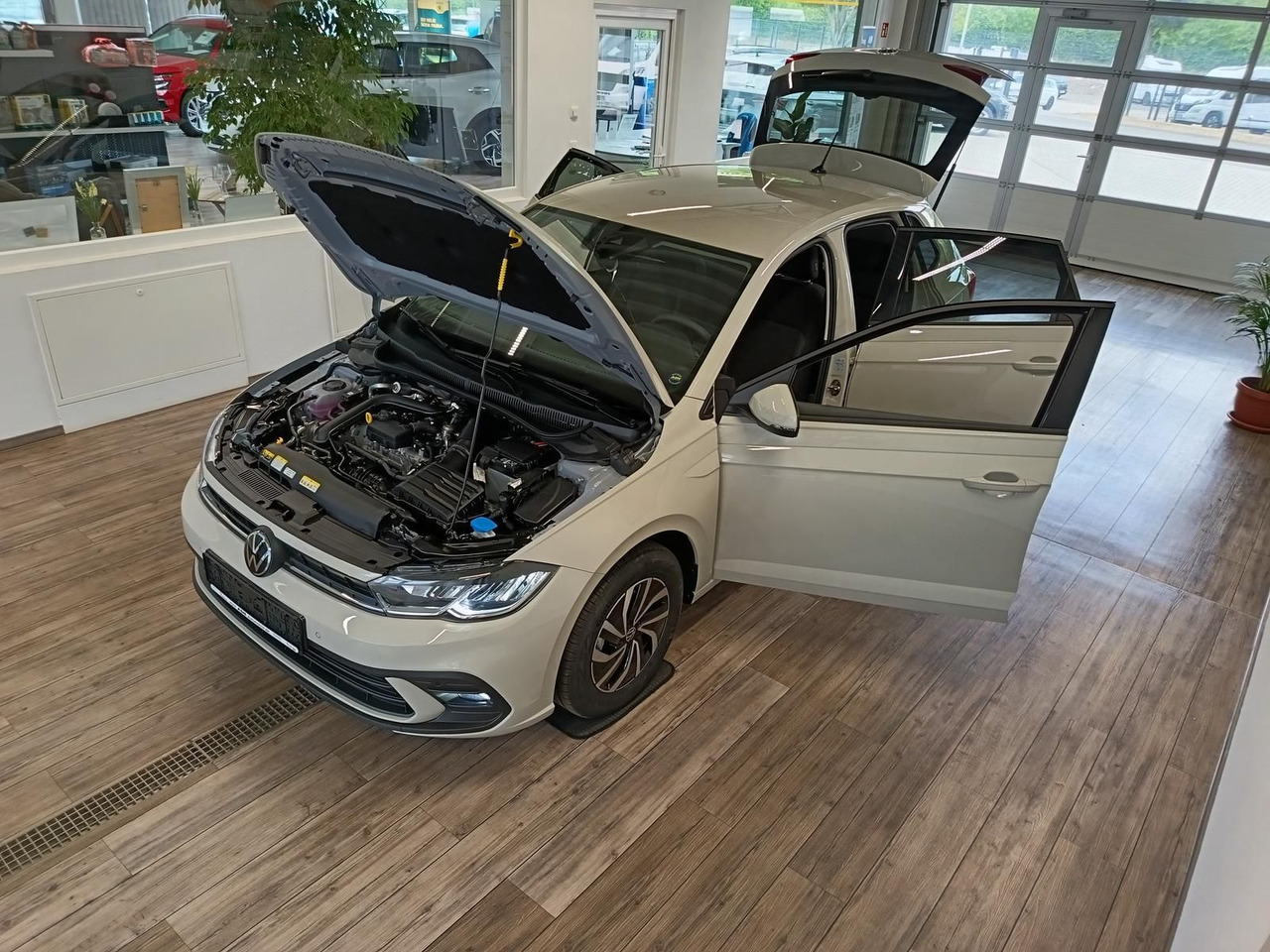 Volkswagen Polo Life 1.0 TSI 70kW DSG*LED*ACC*R-KAM*DAB*PDC - Personenwagen: afbeelding 2 Volkswagen Polo Life 1.0 TSI 70kW DSG*LED*ACC*R-KAM*DAB*PDC - Personenwagen: afbeelding 2