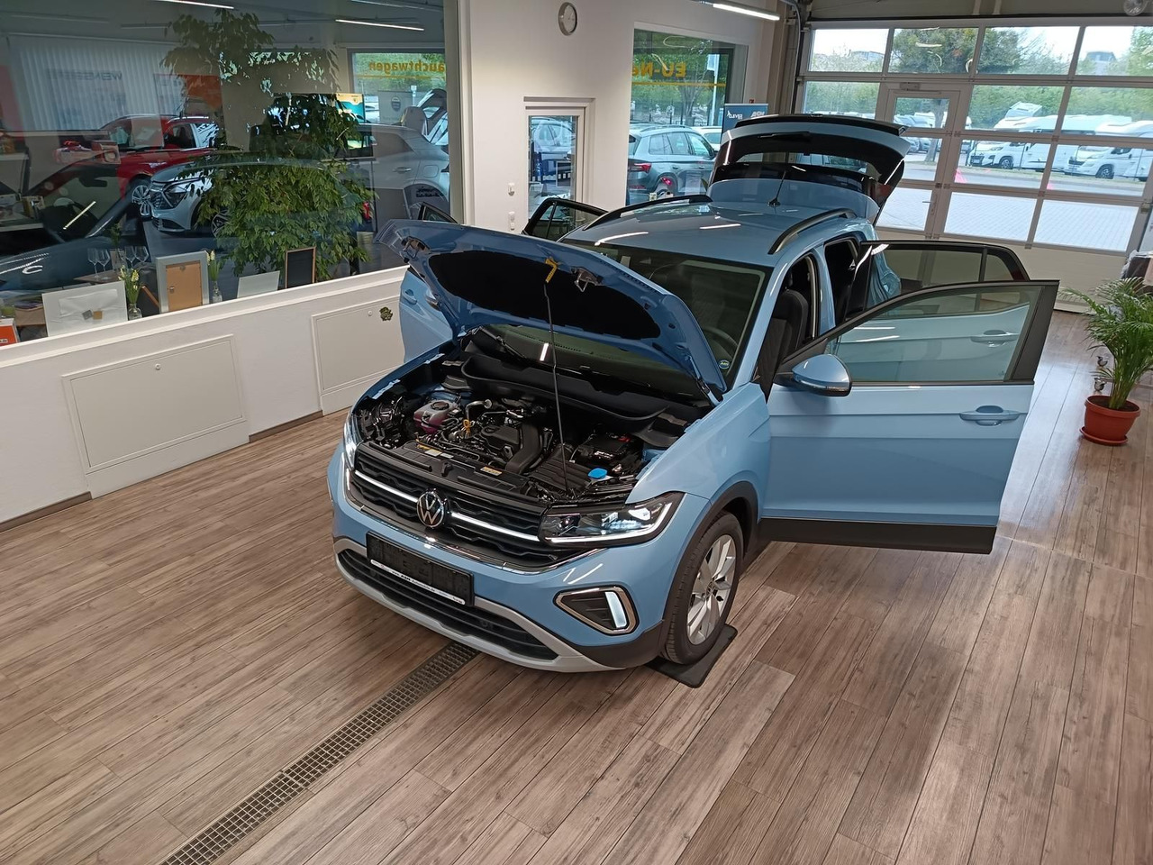 Volkswagen T-Cross Life 1.5 TSI DSG*AHK*MATRIX LED*ACC*SHZ* - SUV: afbeelding 2 Volkswagen T-Cross Life 1.5 TSI DSG*AHK*MATRIX LED*ACC*SHZ* - SUV: afbeelding 2