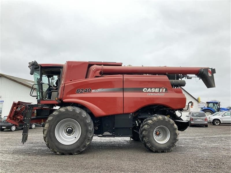 Case IH Axial Flow 8240 - Maaidorser: afbeelding 1 Case IH Axial Flow 8240 - Maaidorser: afbeelding 1