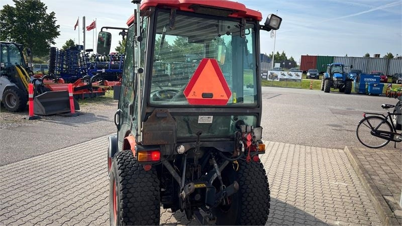 Kubota B2530 HST B2530 - Gemeentelijke tractor: afbeelding 2 Kubota B2530 HST B2530 - Gemeentelijke tractor: afbeelding 2