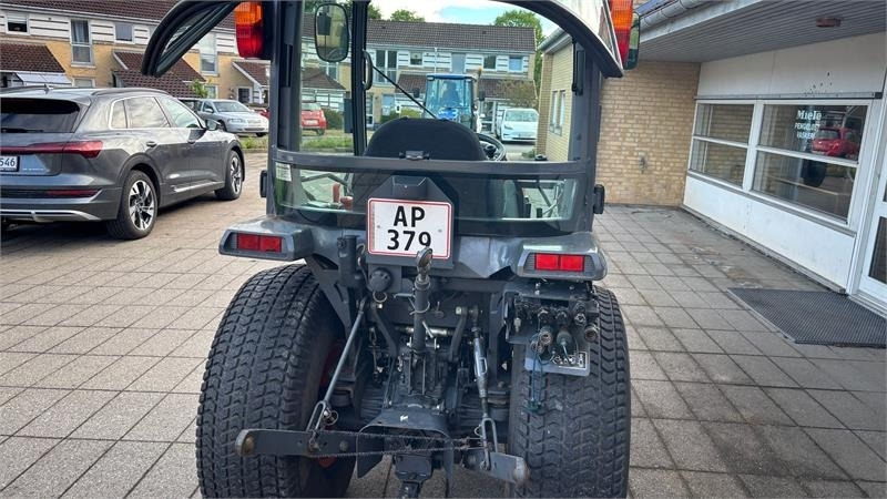 Kubota STW37 Kompakttraktor - Gemeentelijke tractor: afbeelding 5 Kubota STW37 Kompakttraktor - Gemeentelijke tractor: afbeelding 5