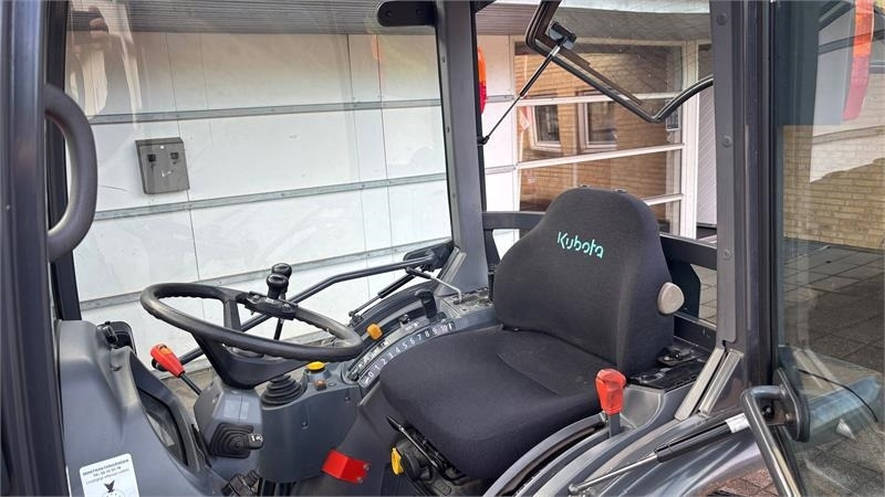 Kubota STW37 Kompakttraktor - Gemeentelijke tractor: afbeelding 3 Kubota STW37 Kompakttraktor - Gemeentelijke tractor: afbeelding 3