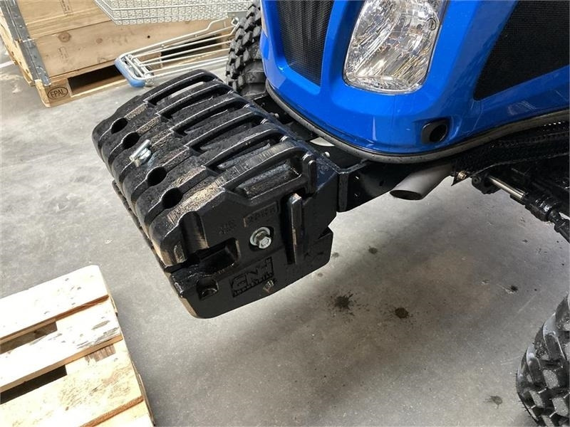 New Holland Boomer til 35-40-50-55 - Tegenwicht: afbeelding 1 New Holland Boomer til 35-40-50-55 - Tegenwicht: afbeelding 1