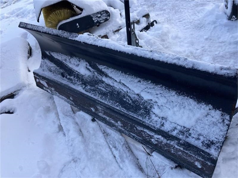 Stiga Park 120 cm med Gummiskær - Sneeuwschuif voor Landbouwmachine: afbeelding 1 Stiga Park 120 cm med Gummiskær - Sneeuwschuif voor Landbouwmachine: afbeelding 1