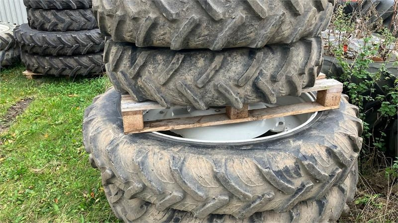 Taurus 270/95R32 - 300/95R46 - Band voor Landbouwmachine: afbeelding 1 Taurus 270/95R32 - 300/95R46 - Band voor Landbouwmachine: afbeelding 1