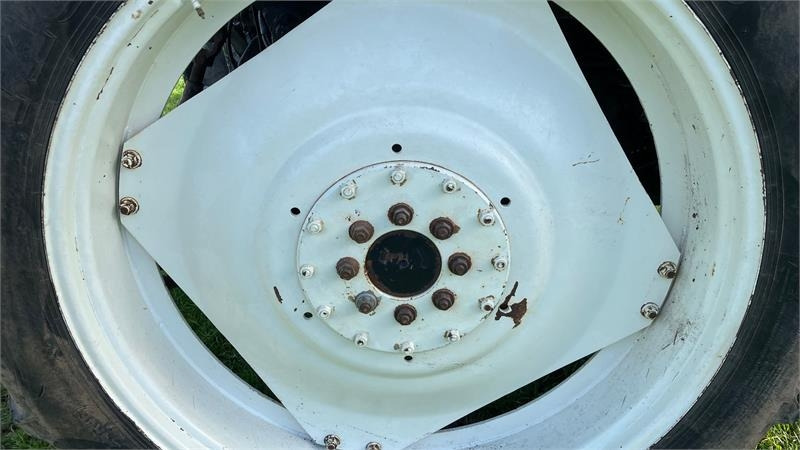 Taurus 270/95R32 - 300/95R46 - Band voor Landbouwmachine: afbeelding 2 Taurus 270/95R32 - 300/95R46 - Band voor Landbouwmachine: afbeelding 2