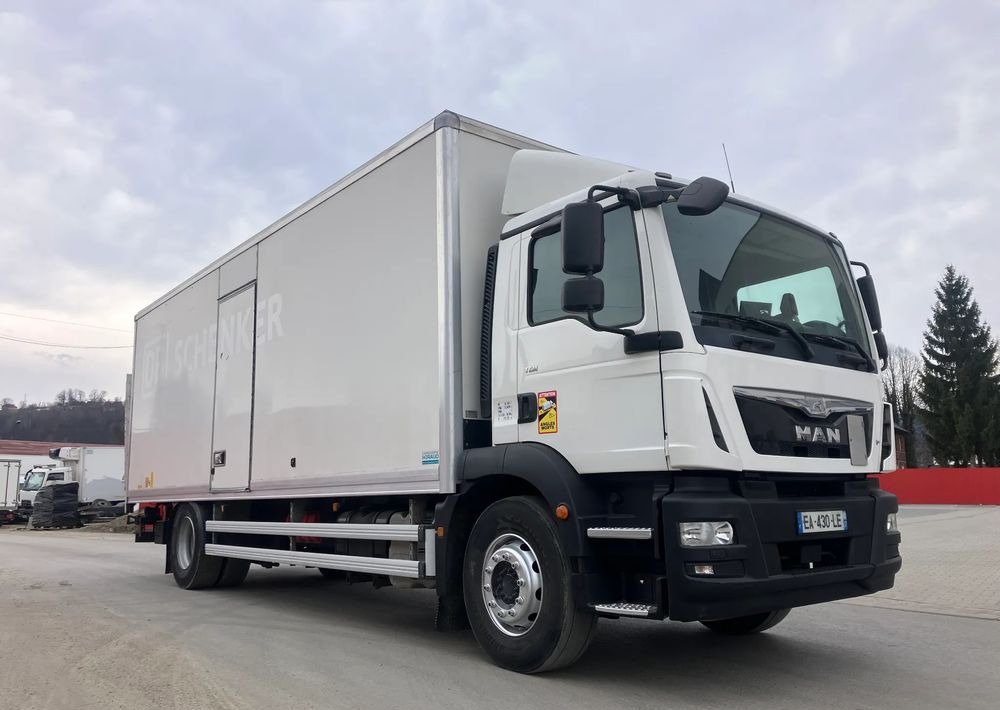 MAN MAN 18.290 kurierka kontener - Bakwagen: afbeelding 2 MAN MAN 18.290 kurierka kontener - Bakwagen: afbeelding 2