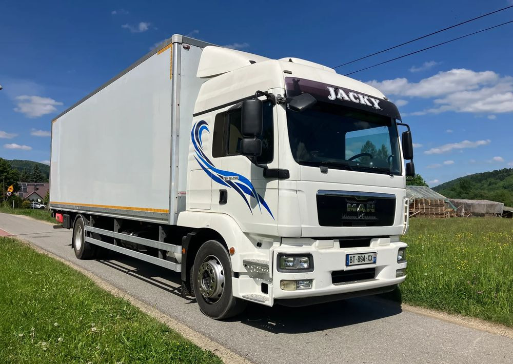 MAN MAN TGM 18.290 KURIERKA KONTENER 20 PALET SYPIALKA - Bakwagen: afbeelding 2 MAN MAN TGM 18.290 KURIERKA KONTENER 20 PALET SYPIALKA - Bakwagen: afbeelding 2