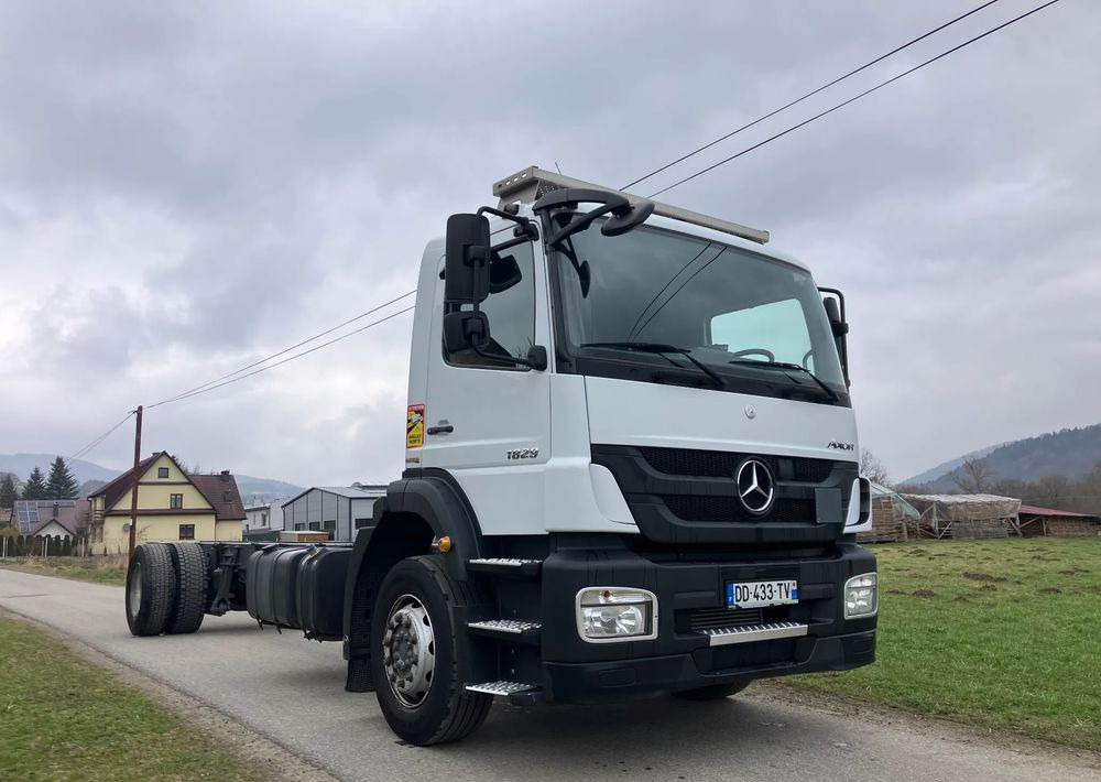 Mercedes-Benz Mercedes Axor 1829 Rama do zabudowy kiper beczka hakowiec laweta - Chassis vrachtwagen: afbeelding 1 Mercedes-Benz Mercedes Axor 1829 Rama do zabudowy kiper beczka hakowiec laweta - Chassis vrachtwagen: afbeelding 1