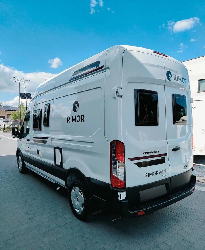 FORD Rimor NEW Ford Van 238 Truma Diesel Roller Shutters Remis AUTOMAT - Camper: afbeelding 4 FORD Rimor NEW Ford Van 238 Truma Diesel Roller Shutters Remis AUTOMAT - Camper: afbeelding 4