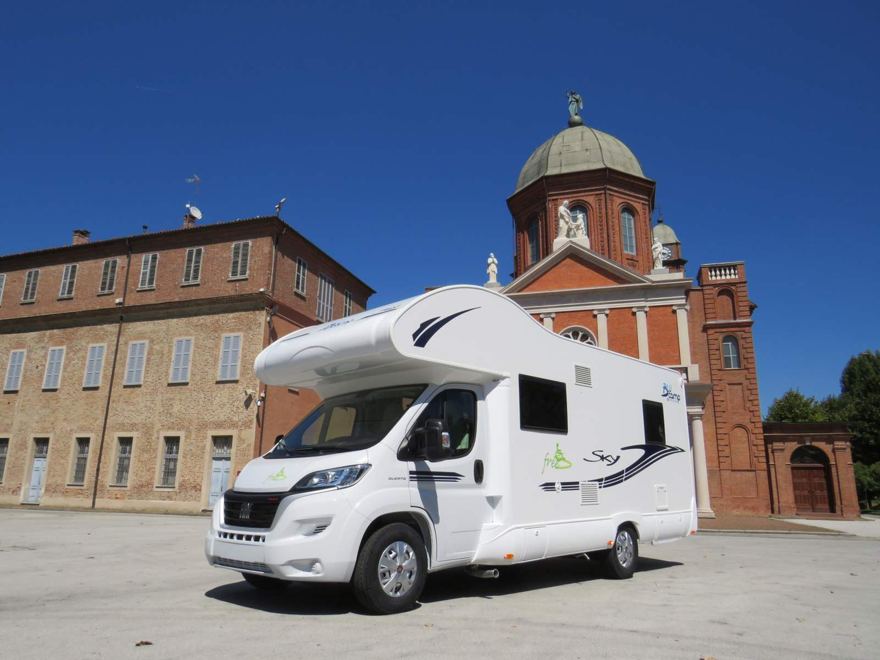 Fiat Ducato RETRACTABLE PLATFORM (300KG CAPACITY) - Camper: afbeelding 1 Fiat Ducato RETRACTABLE PLATFORM (300KG CAPACITY) - Camper: afbeelding 1