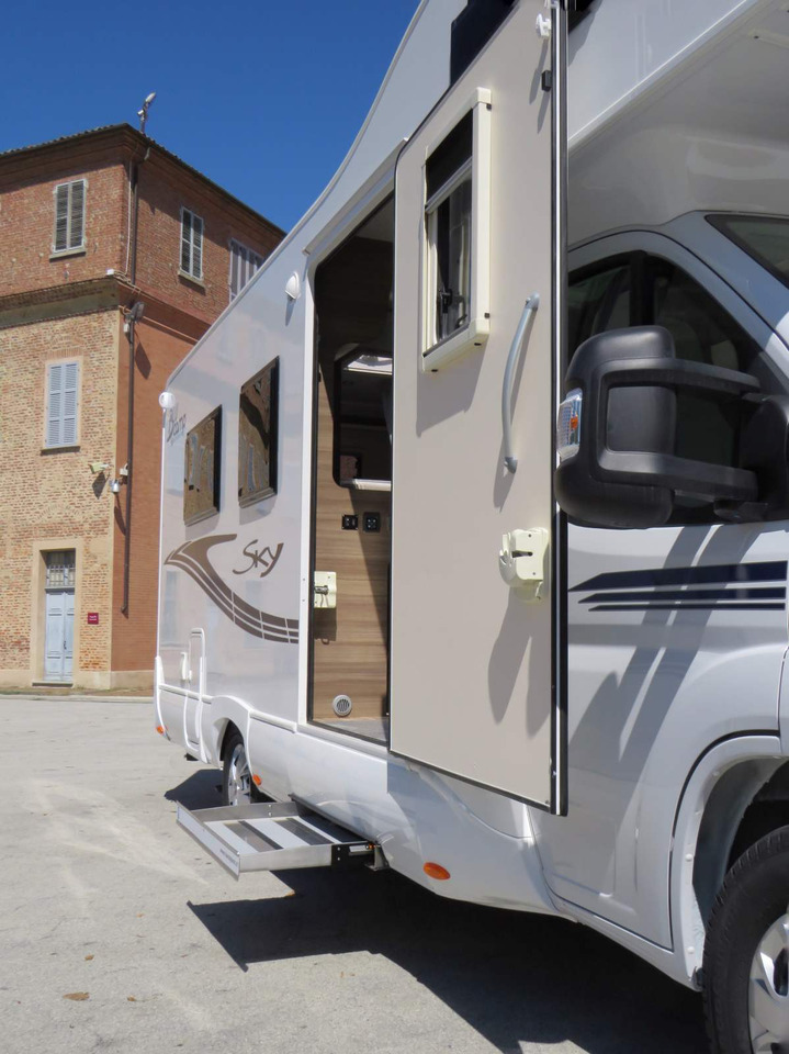 Fiat Ducato RETRACTABLE PLATFORM (300KG CAPACITY) - Camper: afbeelding 2 Fiat Ducato RETRACTABLE PLATFORM (300KG CAPACITY) - Camper: afbeelding 2