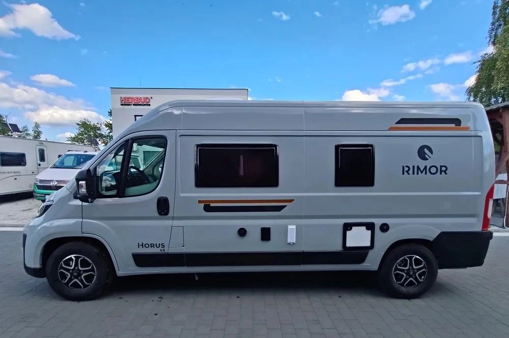 Fiat Ducato Rimor Horus 45 NEW AUTOMAT Grau Truma Diesel Lampen FULL LED 4-Sitzer - Buscamper: afbeelding 4 Fiat Ducato Rimor Horus 45 NEW AUTOMAT Grau Truma Diesel Lampen FULL LED 4-Sitzer - Buscamper: afbeelding 4