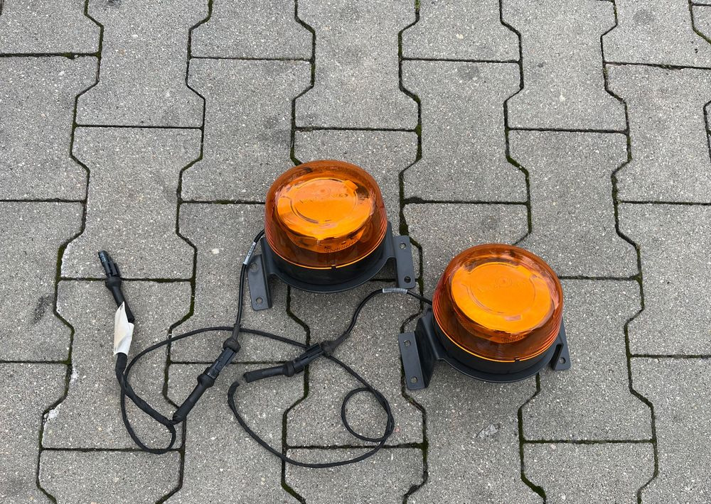 Lampa ostrzegawcza Volvo FH FM kogut - Lichten/ Verlichting voor Vrachtwagen: afbeelding 1 Lampa ostrzegawcza Volvo FH FM kogut - Lichten/ Verlichting voor Vrachtwagen: afbeelding 1