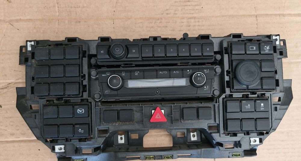MAN TG3 TGX KONSOLA KOKPIT PRZEŁĄCZNIKI - Cabine en interieur: afbeelding 1 MAN TG3 TGX KONSOLA KOKPIT PRZEŁĄCZNIKI - Cabine en interieur: afbeelding 1
