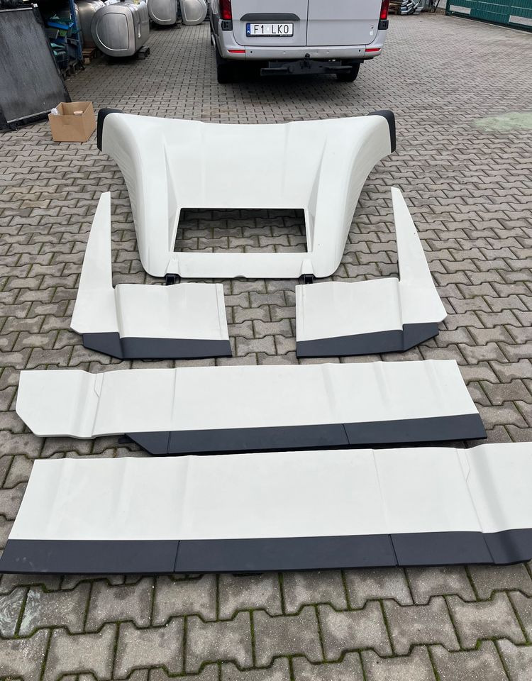 NOWY komplet spoilerów MAN TGX TG3 lift GM owiewki spoilery z gumami - Carrosserie en exterieur voor Vrachtwagen: afbeelding 1 NOWY komplet spoilerów MAN TGX TG3 lift GM owiewki spoilery z gumami - Carrosserie en exterieur voor Vrachtwagen: afbeelding 1