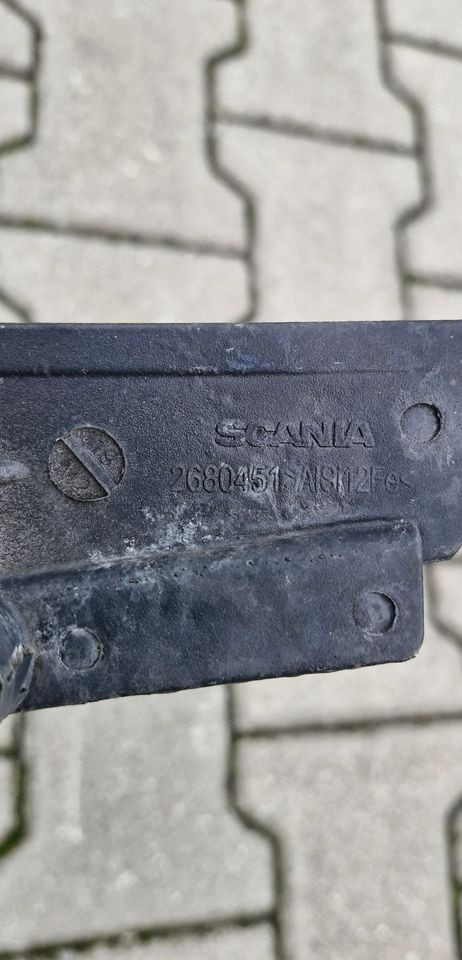 SCANIA R S UCHWYT RĄCZKA PODSZYBIE 26804511 - Carrosserie en exterieur: afbeelding 2 SCANIA R S UCHWYT RĄCZKA PODSZYBIE 26804511 - Carrosserie en exterieur: afbeelding 2