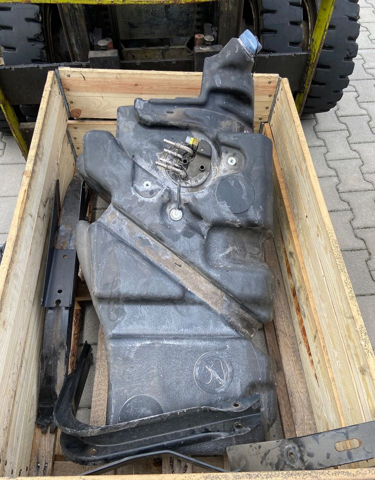 Zbiornik adblue DAF XF 106 euro 6 lift kompletny ad blue - AdBlue Tank voor Vrachtwagen: afbeelding 2 Zbiornik adblue DAF XF 106 euro 6 lift kompletny ad blue - AdBlue Tank voor Vrachtwagen: afbeelding 2