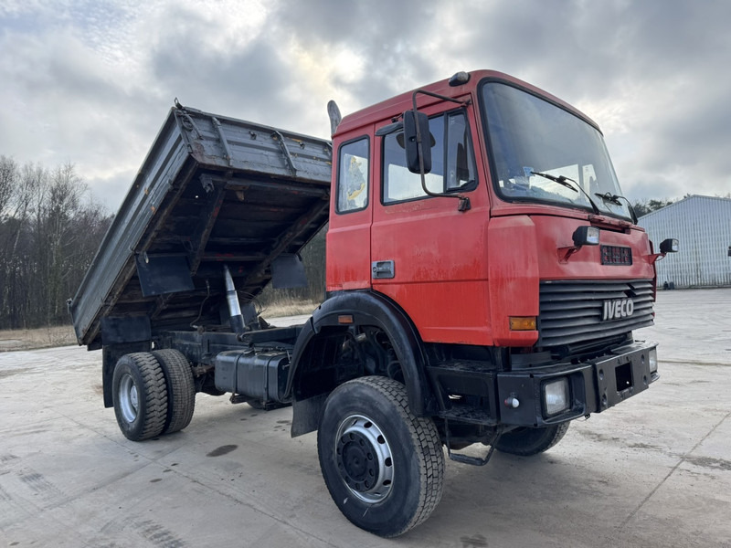 Iveco Magirus 180-23 (GRAND PONT / 4X4 / LAMES / POMPE MANUELLE) - Kipper vrachtwagen: afbeelding 3 Iveco Magirus 180-23 (GRAND PONT / 4X4 / LAMES / POMPE MANUELLE) - Kipper vrachtwagen: afbeelding 3