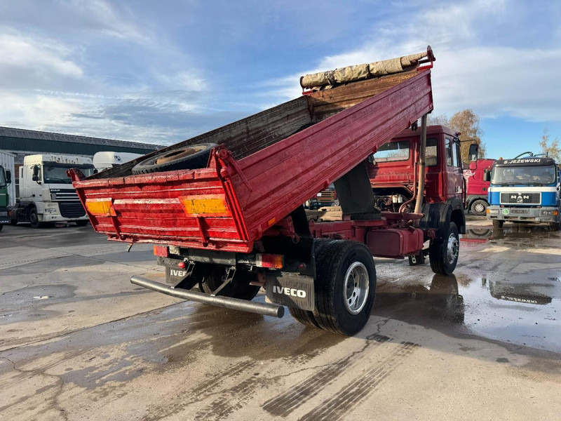 Iveco Magirus 180 - 25 (GRAND PONT / SUSPENSION LAMES / V8 MOTEUR AVEC POMPE MANUELLE / BOITE MANUELLE) - Kipper vrachtwagen: afbeelding 5 Iveco Magirus 180 - 25 (GRAND PONT / SUSPENSION LAMES / V8 MOTEUR AVEC POMPE MANUELLE / BOITE MANUELLE) - Kipper vrachtwagen: afbeelding 5