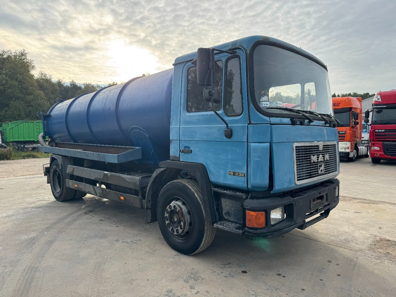 MAN 18.232 (12.000L / STEEL SUSPENSION / 6 CYLINDER WITH MANUAL PUMP) - Vacuümwagen: afbeelding 3 MAN 18.232 (12.000L / STEEL SUSPENSION / 6 CYLINDER WITH MANUAL PUMP) - Vacuümwagen: afbeelding 3