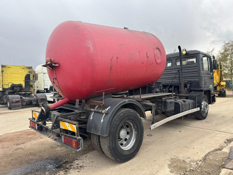 MAN 18.232 (8000 L / 6 CYLINDER WITH MANUAL PUMP / STEEL SUSPENSION) - Vacuümwagen: afbeelding 5 MAN 18.232 (8000 L / 6 CYLINDER WITH MANUAL PUMP / STEEL SUSPENSION) - Vacuümwagen: afbeelding 5