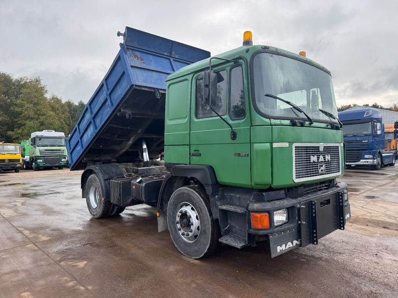 MAN 19.322  (STEEL SUSPENSION & MANUAL PUMP / SUSPENSION LAMES & POMPE MANUELLE) - Kipper bestelwagen: afbeelding 3 MAN 19.322  (STEEL SUSPENSION & MANUAL PUMP / SUSPENSION LAMES & POMPE MANUELLE) - Kipper bestelwagen: afbeelding 3